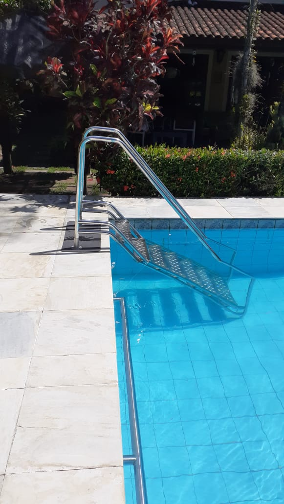 Escada Paris Inox 304 e 316 - Degraus detalhados com acabamento impecável