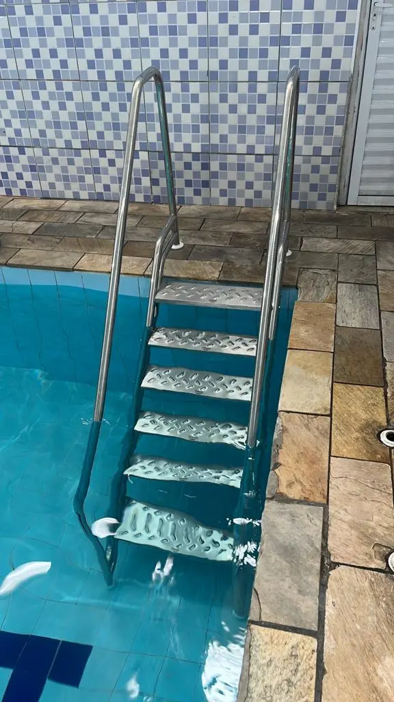 Escada Paris Inox 304 e 316 - Degraus detalhados com acabamento impecável